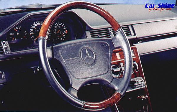 [Pilt: Mercedes%20Leather-Walnut%20Steering%20Wheel%20View.jpg]